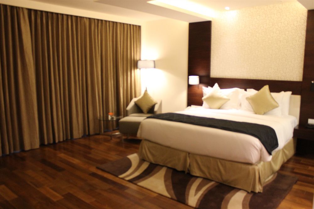 Howard Johnson By Wyndham, Hebbal, Bengaluru Eksteriør bilde