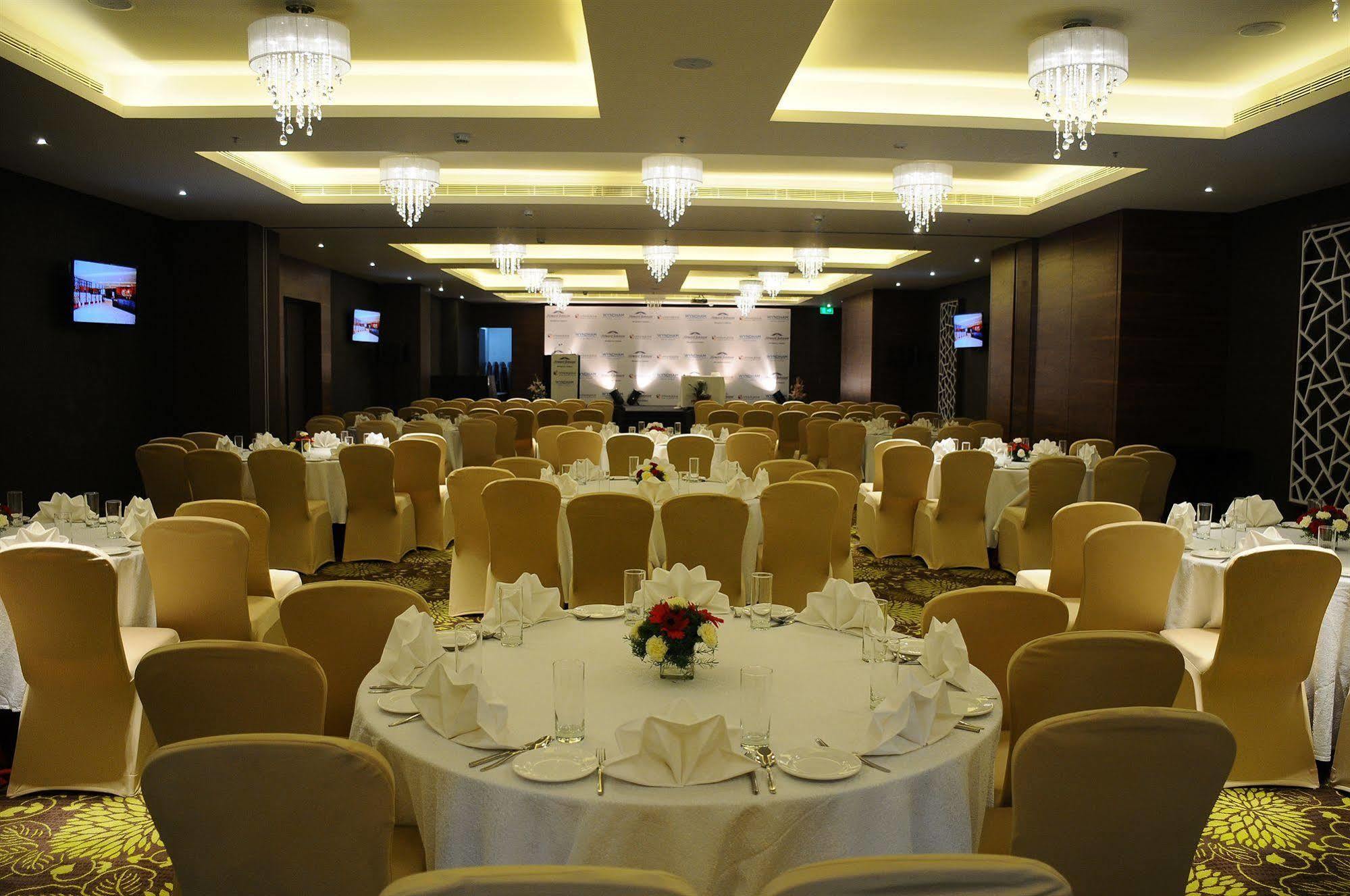 Howard Johnson By Wyndham, Hebbal, Bengaluru Eksteriør bilde