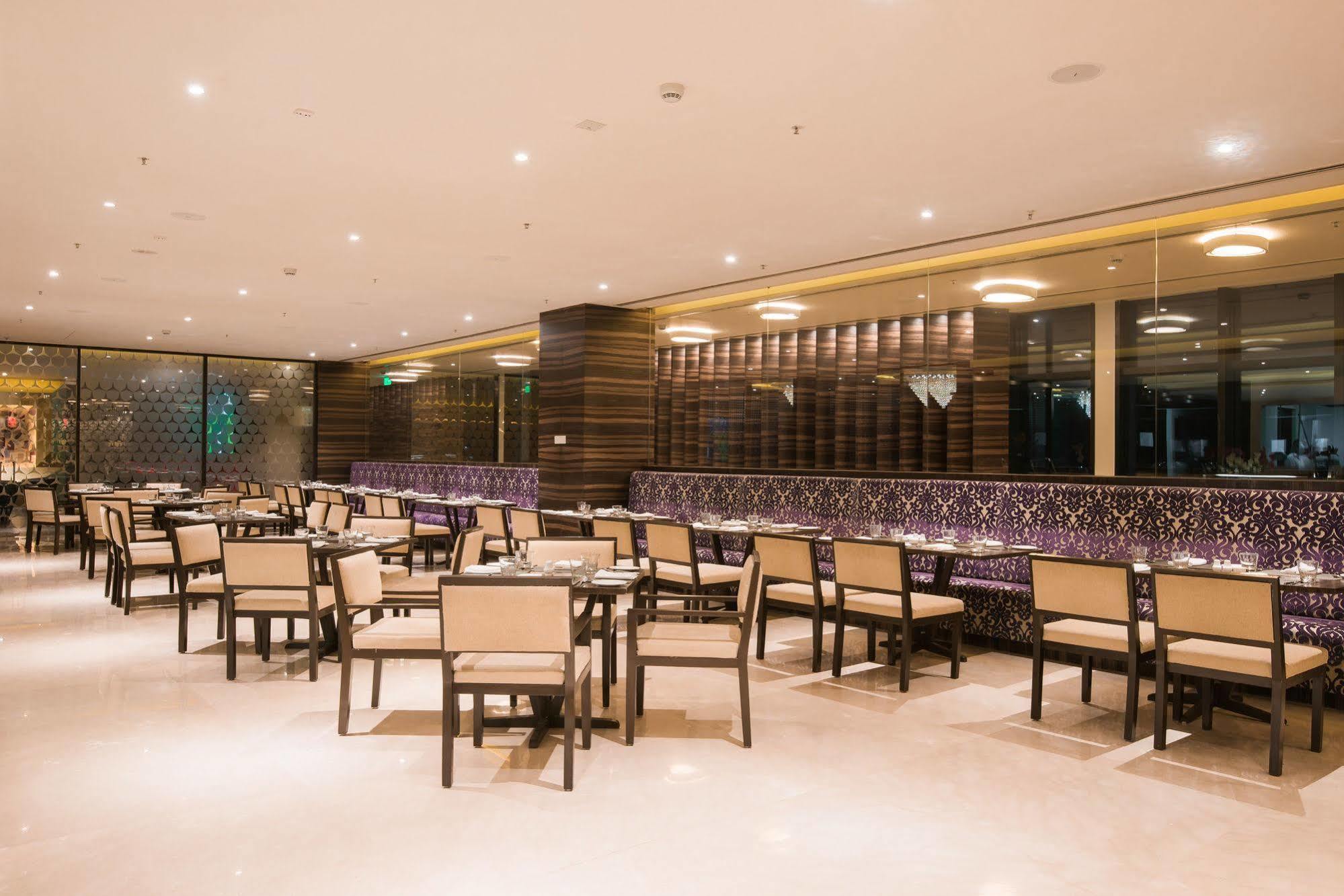 Howard Johnson By Wyndham, Hebbal, Bengaluru Eksteriør bilde