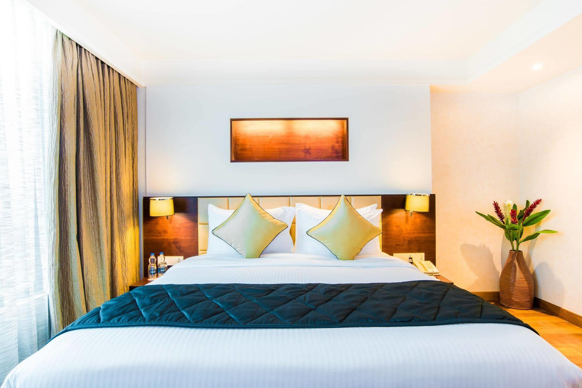 Howard Johnson By Wyndham, Hebbal, Bengaluru Eksteriør bilde