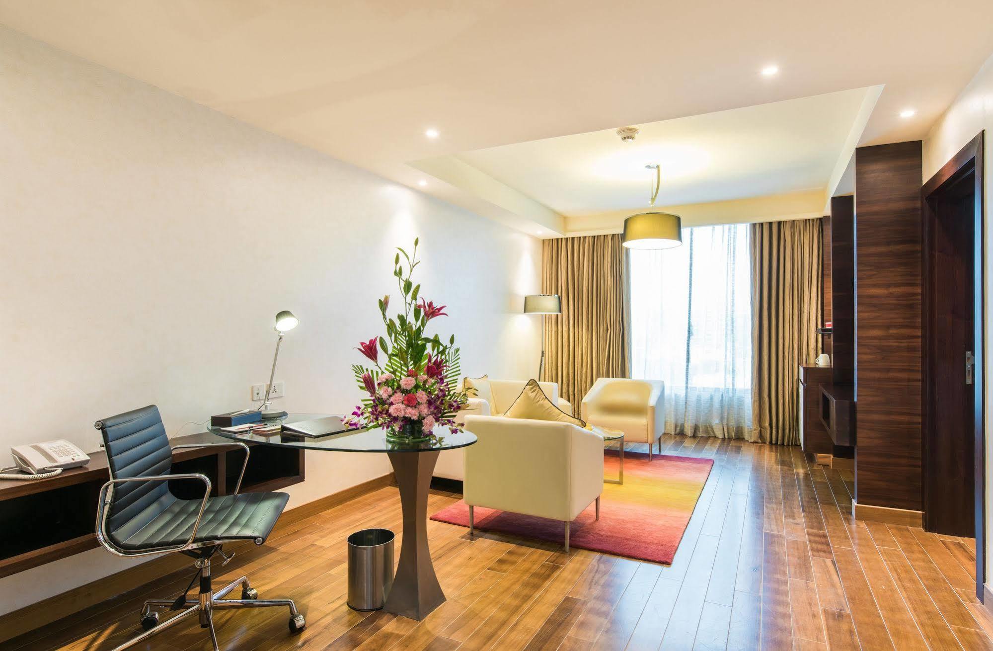 Howard Johnson By Wyndham, Hebbal, Bengaluru Eksteriør bilde